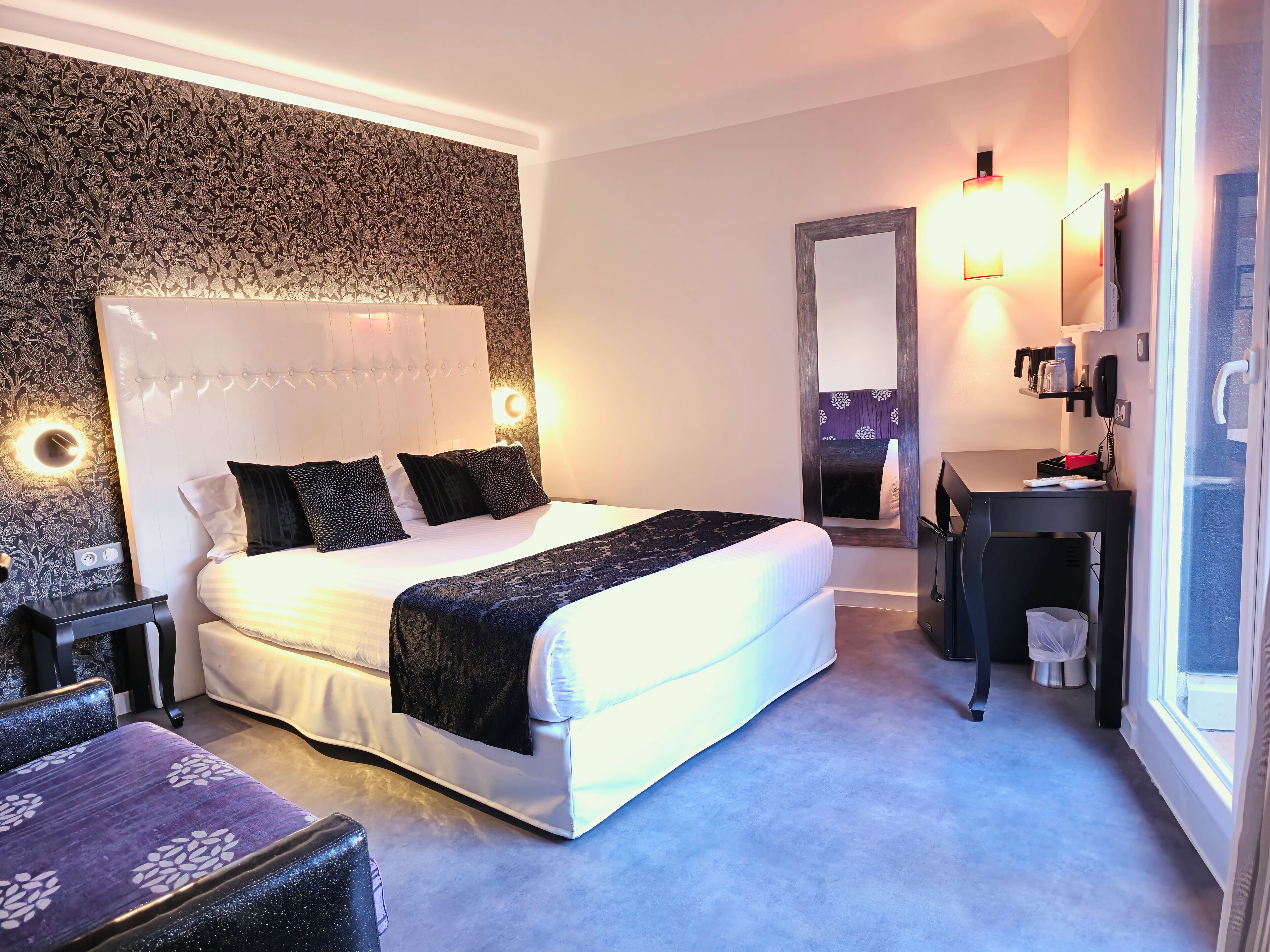 Superior Room, Bathtub, Terrace | Premium bedding, in-room safe, individually decorated, desk