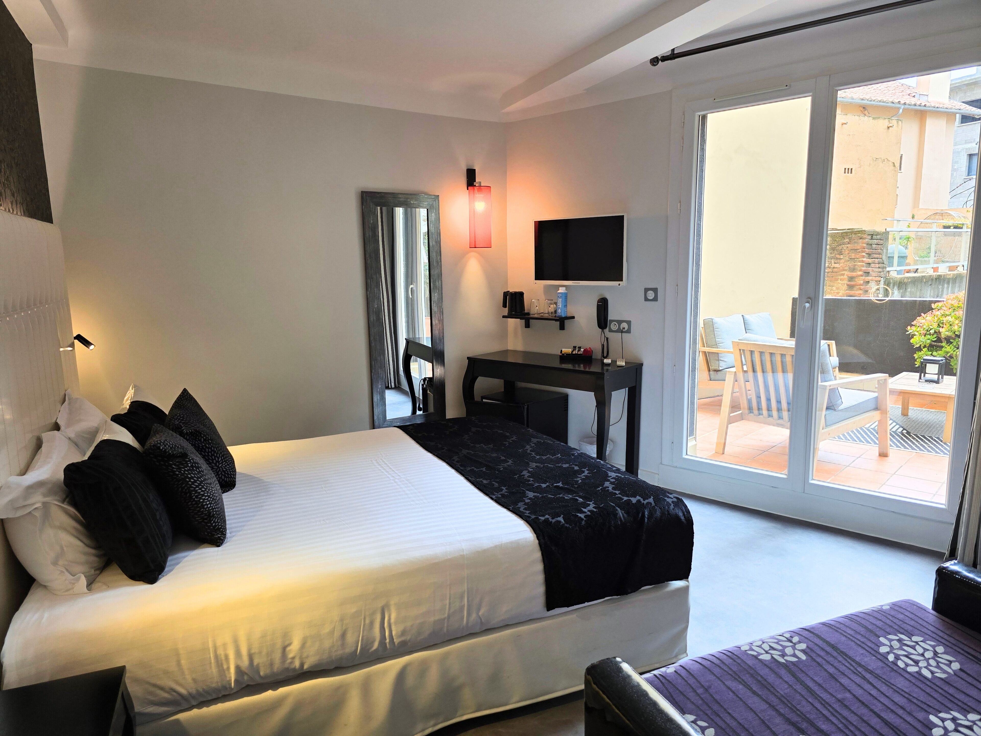 superior room, bathtub, terrace | premium bedding, in-room safe, individually decorated, desk