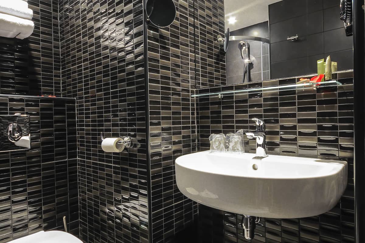 superior room, angle tub, terrace | bathroom | shower, designer toiletries, hair dryer, towels