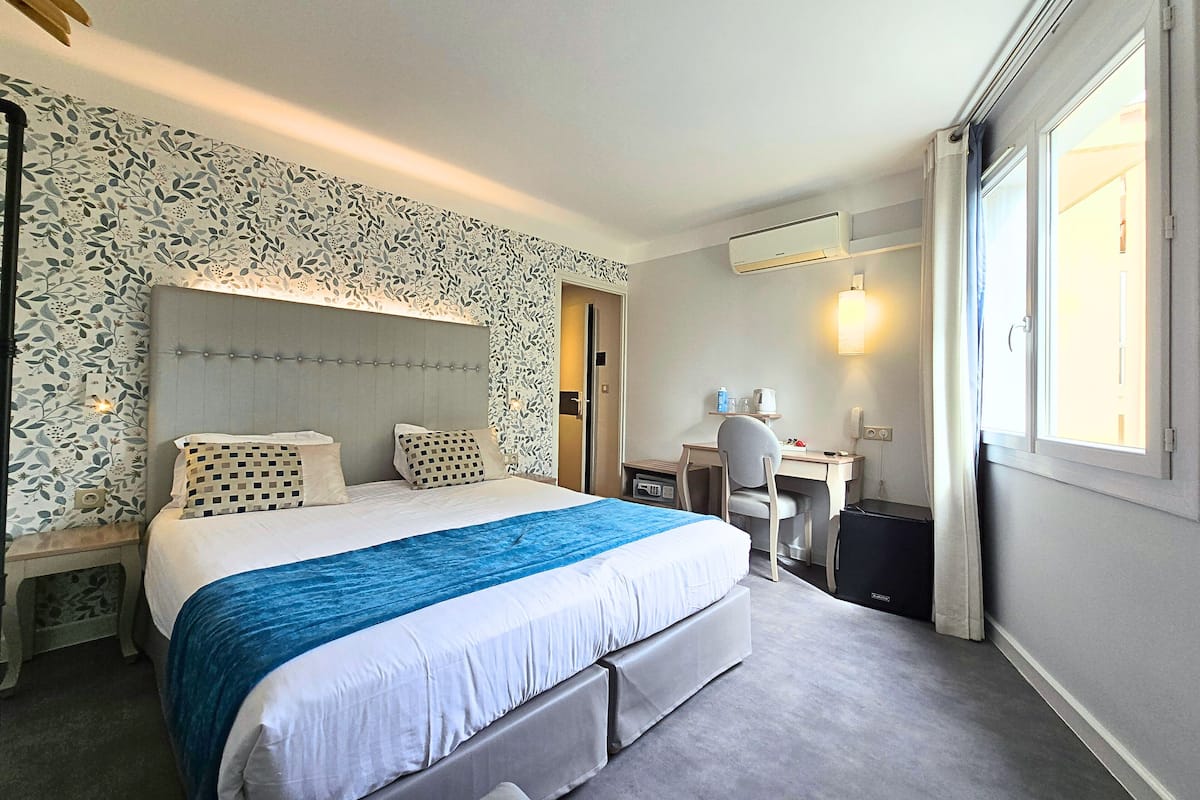 Superior tweepersoonskamer, uitzicht op binnenplaats | Luxe beddengoed, een kluis op de kamer, individueel gedecoreerd
