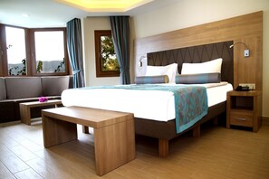 ميني بار وخزنة داخل الغرفة وستائر تعتيم وأسرّة أطفال/رضّع (مجانًا)