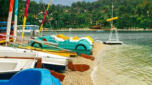 A beach with boats docked and a lifebuoy on the shore. - Club & Hotel Letoonia (Fethiye)