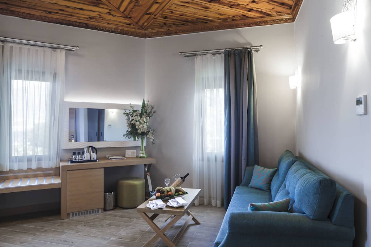 standard double or twin room, 1 bedroom | 1 bedroom, minibar, in-room safe, blackout curtains