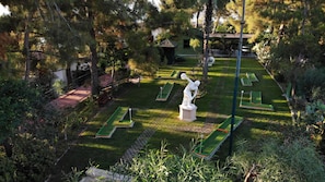 Mini-golf