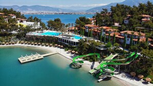 A resort with a pool, water slides, and a view of the sea and mountains. - Club & Hotel Letoonia (Fethiye)