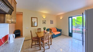 Comfort Apartment, 3 Bedrooms, Terrace, Sea View | Premium bedding, in-room safe, cribs (free), rollaway beds (surcharge) - Apartments Ruzmarin (Rogoznica)