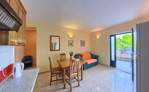 Appartement Confort, 3 chambres, terrasse, vue sur la mer | Literie de qualité, coffre-fort, lit de bébé (gratuit)
