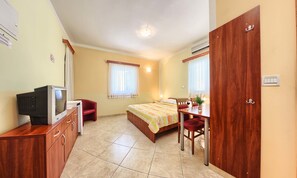 Deluxe Double Room, Balcony (Partial sea view)