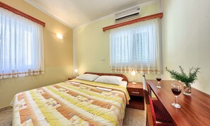 Deluxe Double Room, Balcony (Partial sea view)