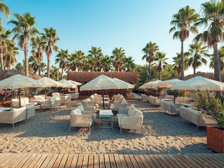 7 bars/lounges, 2 poolside bars, beach bar. Selectum Family Resort Belek