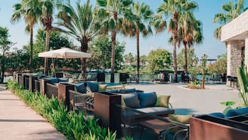 4 restaurants, breakfast, lunch, dinner served; international cuisine