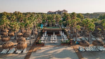 7 bares, 2 bares junto a la piscina, bar en la playa