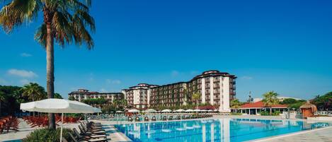 Indendørs pool, 4 udendørs pools