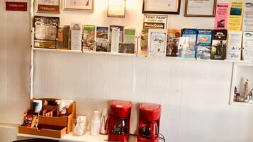 Sudah termasuk sarapan dibawa pulang setiap hari