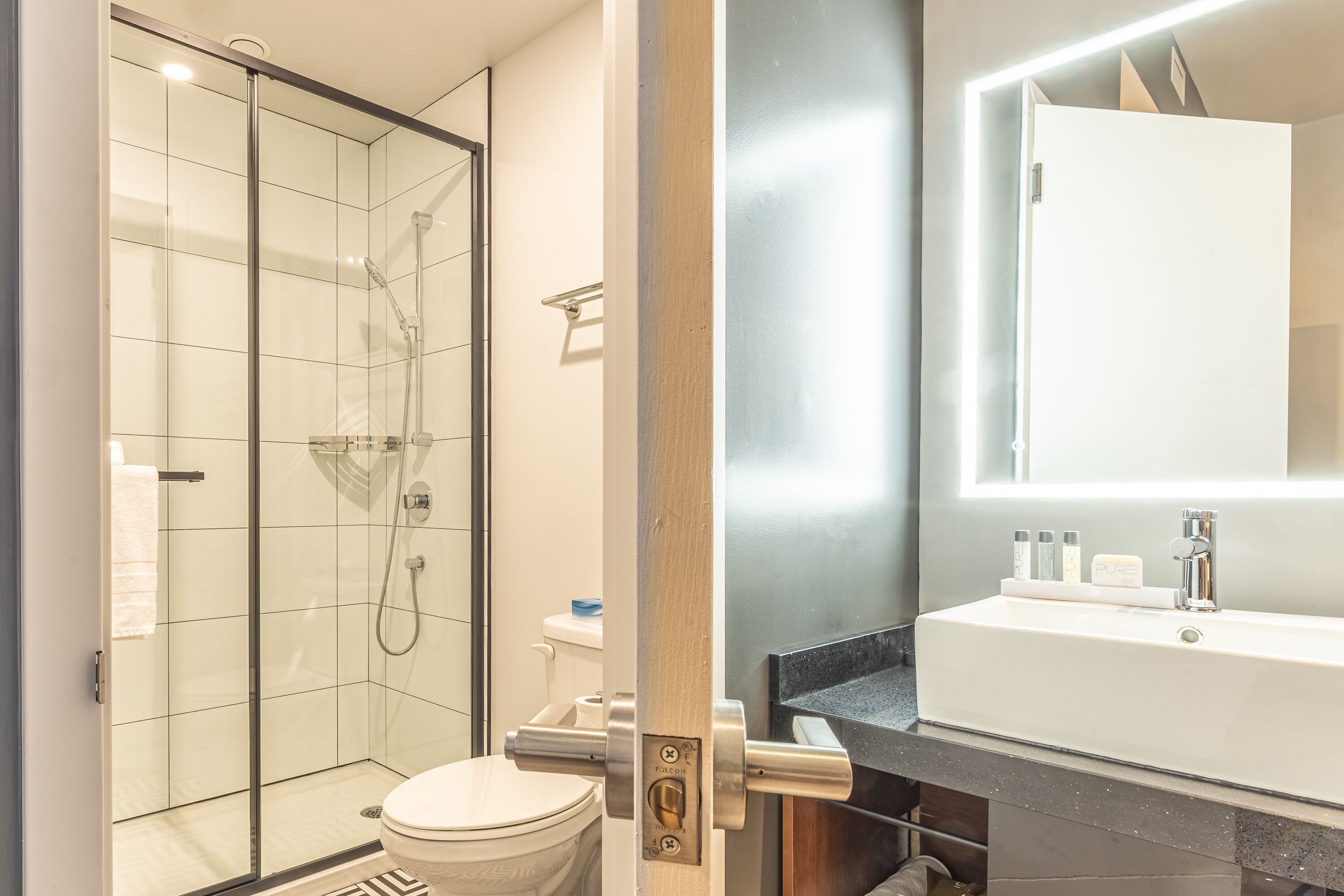 romantic room, park view | bathroom | free toiletries, hair dryer, towels, soap