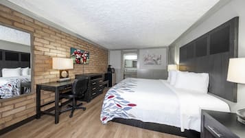 Escrivaninha, berços grátis, Wi-Fi de cortesia, roupa de cama