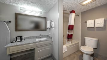 Combined shower/tub, hair dryer, towels