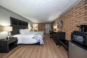 Desk, cribs (free), WiFi (free), bed sheets