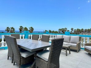Outdoor dining - Piscadera Seaview Apartments (Willemstad)