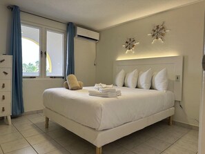 In-room safe, iron/ironing board, cots/infant beds, rollaway beds - Piscadera Seaview Apartments (Willemstad)