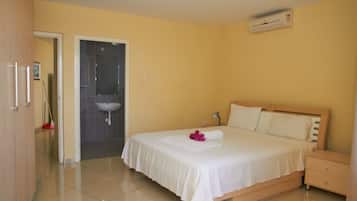 Loftsleilighet – comfort, havutsikt | Safe på rommet, strykejern/-brett og barnesenger