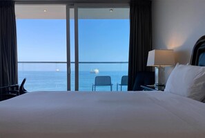 Habitació Deluxe, 1 llit doble, no fumadors (Oceanfront View) | Caixa forta a l'habitació, escriptori, wifi gratuïta i roba de llit 