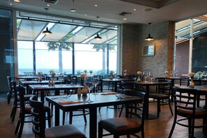 Breakfast, lunch, dinner served; Regional cuisine, beach views