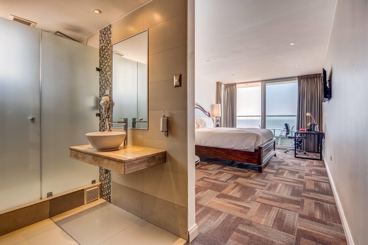 In-room safe, desk, free WiFi, bed sheets