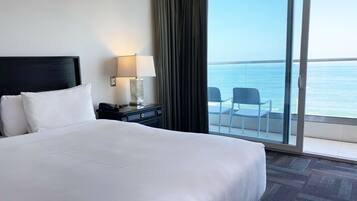 Junior-Suite, 1 King-Bett, Nichtraucher (Oceanfront View) | Zimmersafe, Schreibtisch, kostenloses WLAN, Bettwäsche