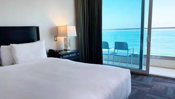 Deluxe Room, 1 Katil Kelamin (Double), Non Smoking (Oceanfront View) | Peti besi dalam bilik, meja, Wi-fi percuma, cadar katil