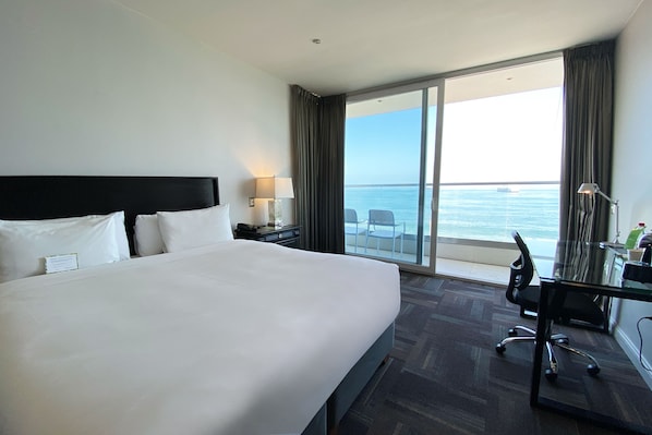 Junior Suite, 1 King Bed, Non Smoking (Oceanfront View)