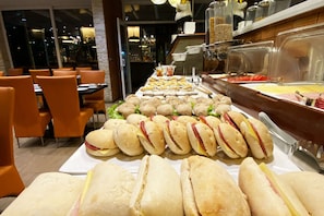 Breakfast, lunch, dinner served; Regional cuisine, beach views