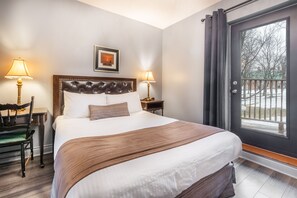 1 Queen Fabulous View with balcony | Individually furnished, free WiFi, bed sheets - Hôtel Jardin Du Gouverneur (Québec City)