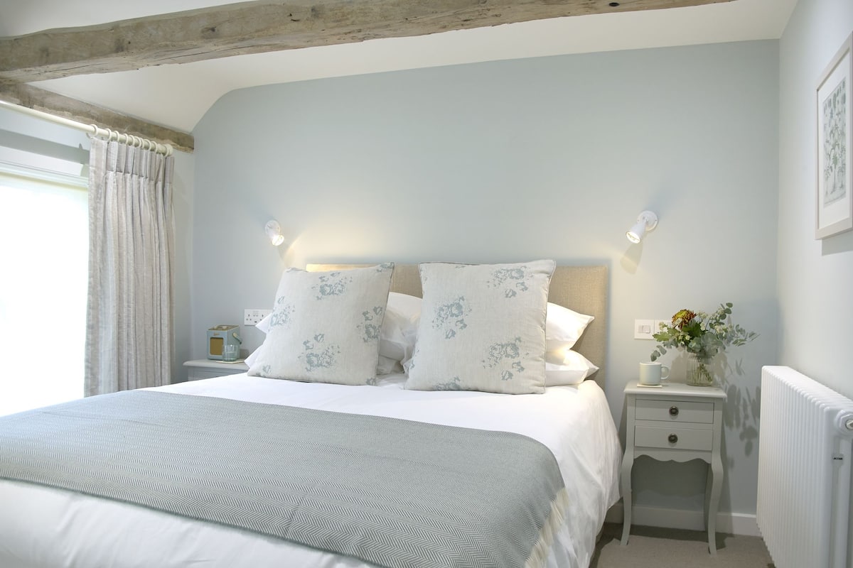 Habitación doble tradicional, 1 cama King size | Sábanas de algodón egipcio, ropa de cama de alta calidad y edredón