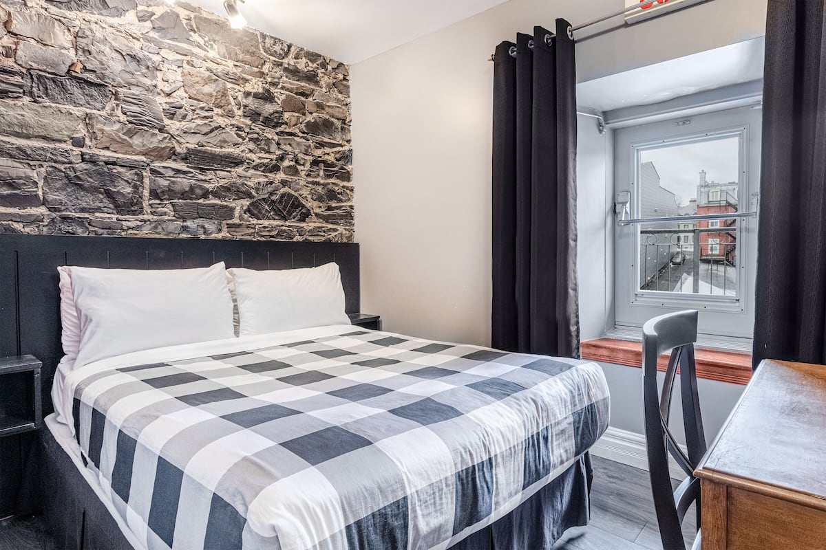 Economy Room, 1 Double Bed | Desk, iron/ironing board, free WiFi, bed sheets