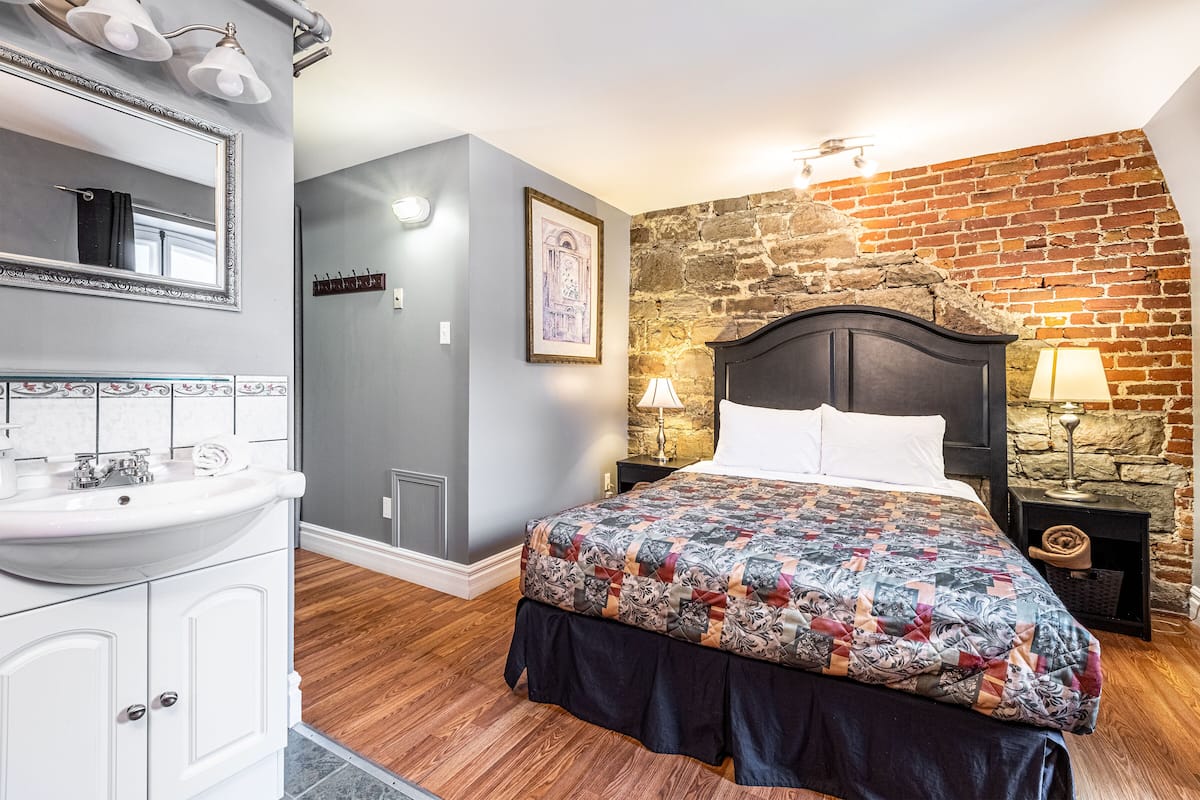 Desk, iron/ironing board, free WiFi, bed sheets