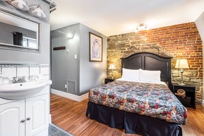 مكتب ومكواة/لوح كي وواي فاي مجانًا وملاءات أسرّة