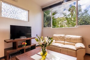 Junior Studio Suite, Refrigerator & Microwave