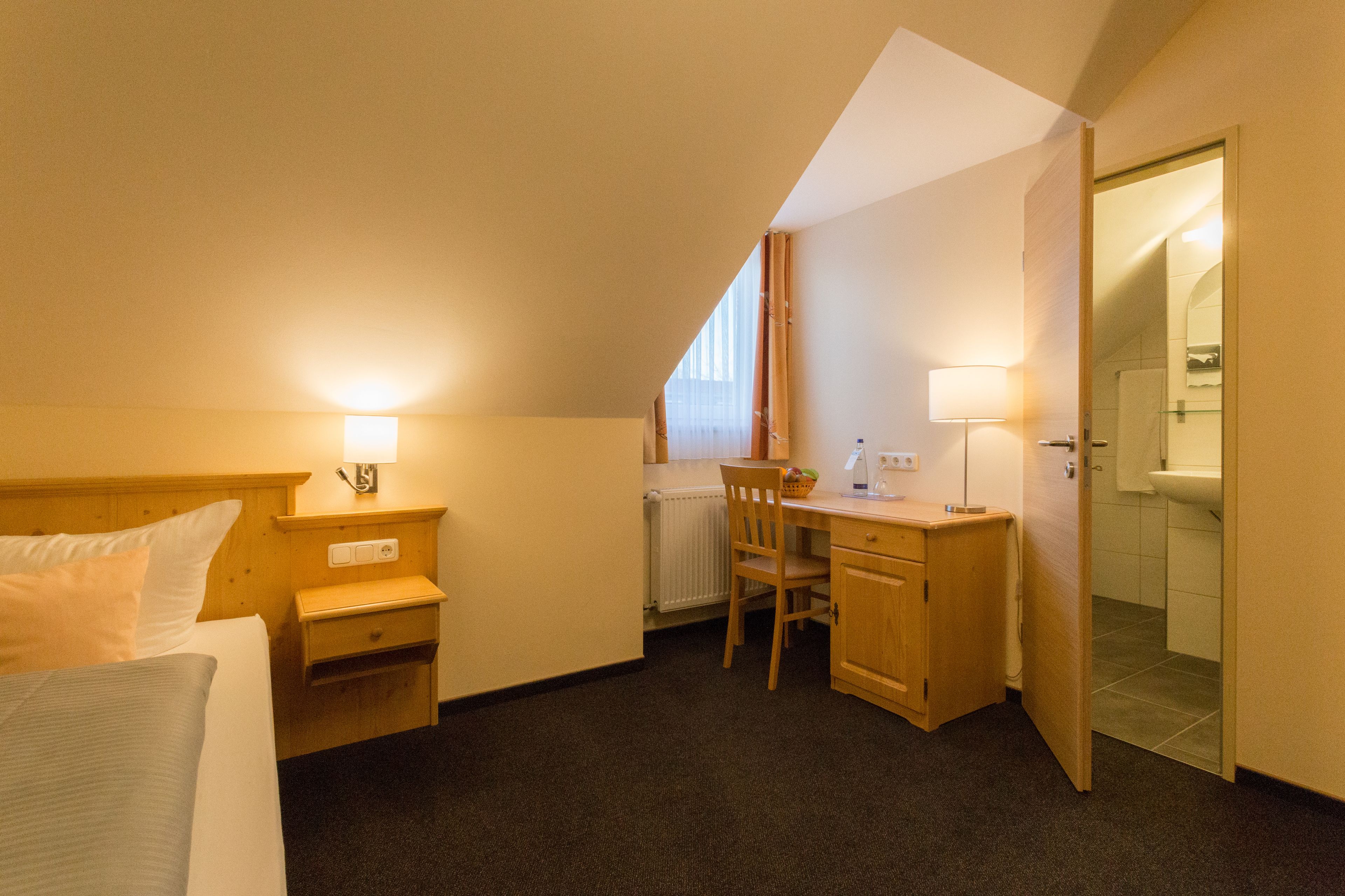 standard single room | premium bedding, in-room safe, desk, blackout curtains