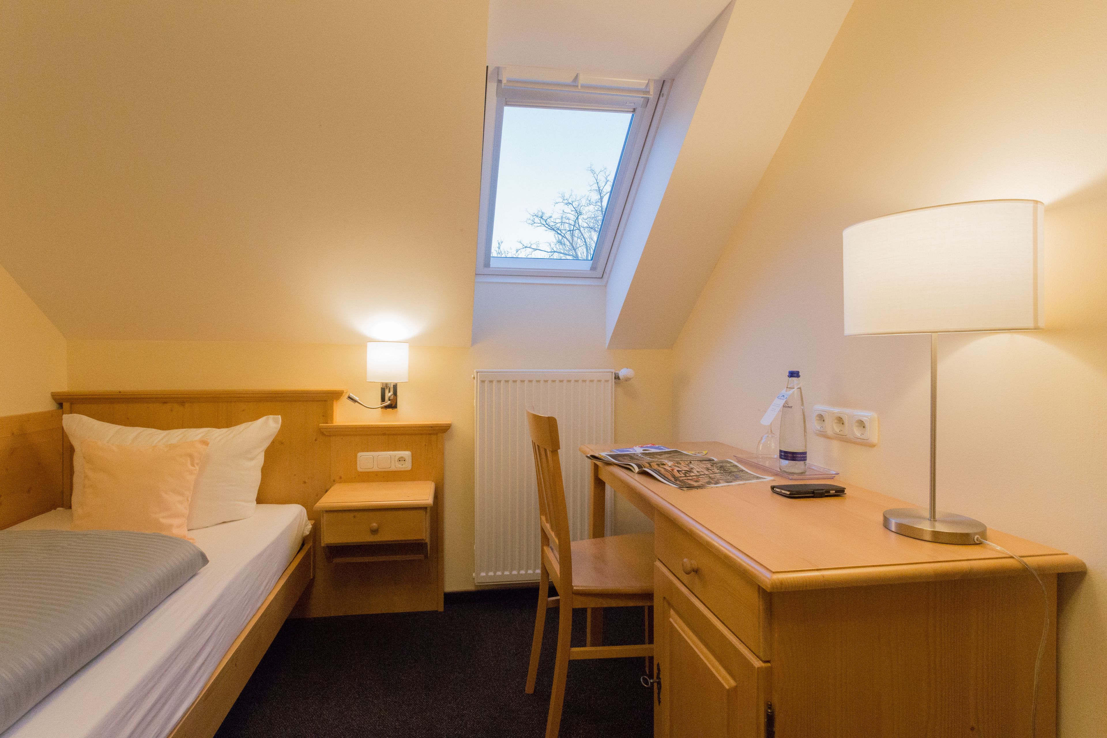 standard single room | premium bedding, in-room safe, desk, blackout curtains