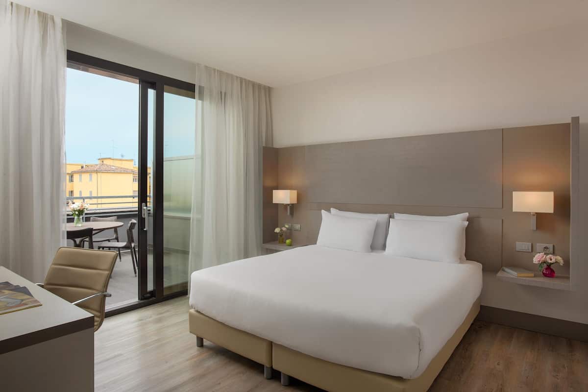 Superior Room, Terrace | Premium bedding, minibar, in-room safe, desk