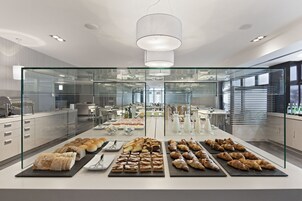 Daily buffet breakfast for a fee