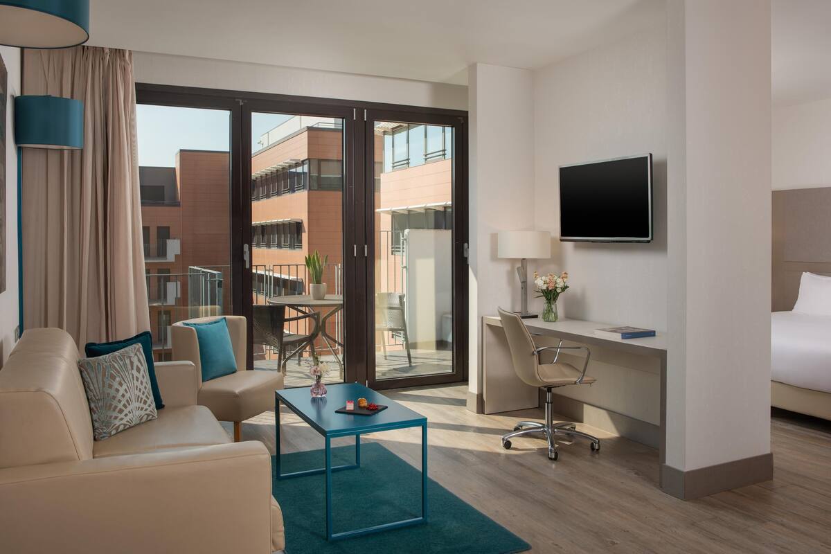 Premium bedding, minibar, in-room safe, desk