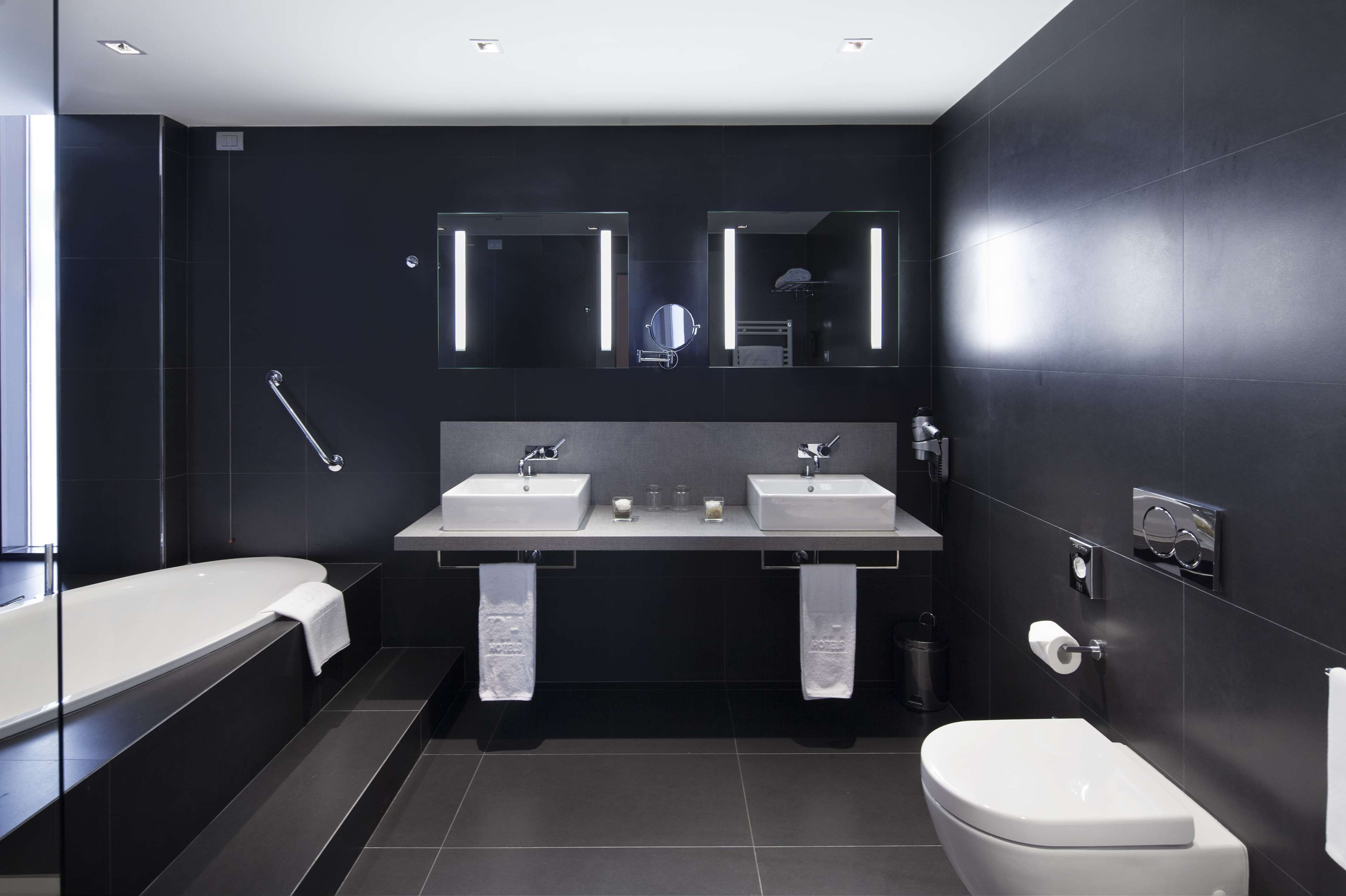 junior suite (extra bed 3 adults) | bathroom | combined shower/bathtub, eco-friendly toiletries, hair dryer, bidet