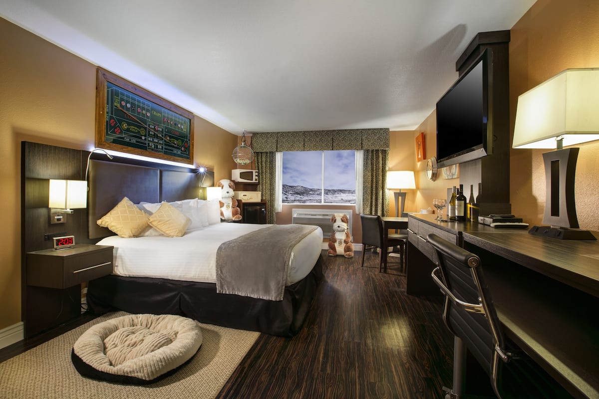 premium bedding, down duvets, tempur-pedic beds, in-room safe