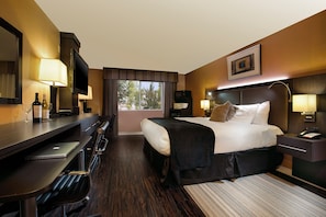 Premium bedding, down comforters, Tempur-Pedic beds, in-room safe - Prospector Hotel & Gambling Hall (Ely)