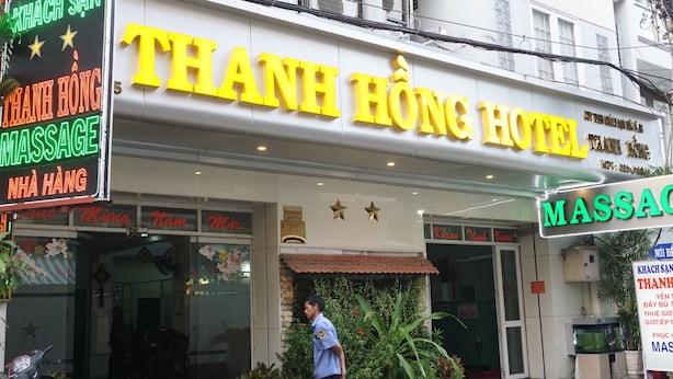 A hotel with a prominent yellow sign reading "THANH HÒNG HOTEL". - Thanh Hong Hotel (Ho Chi Minh City)