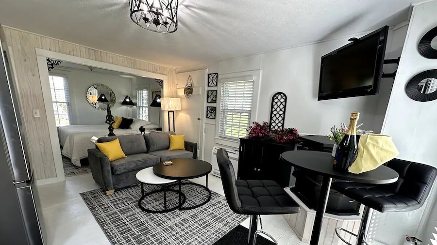 18 Vine Inn & Carriage House