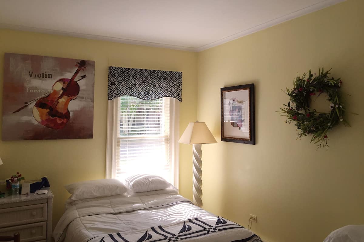 Ropa de cama de alta calidad y camas con pillow-top 