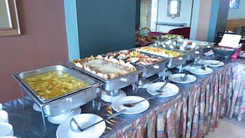 Cooked-to-order breakfast for a fee on weekdays